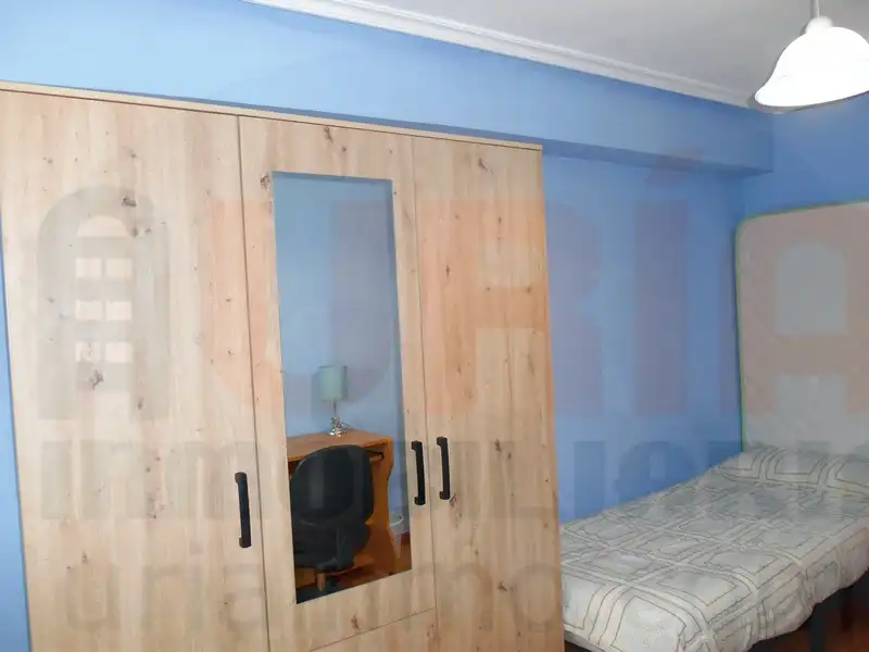 Habitación de Piso en venta en Oviedo  con Calefacción, Trastero y Amueblado
