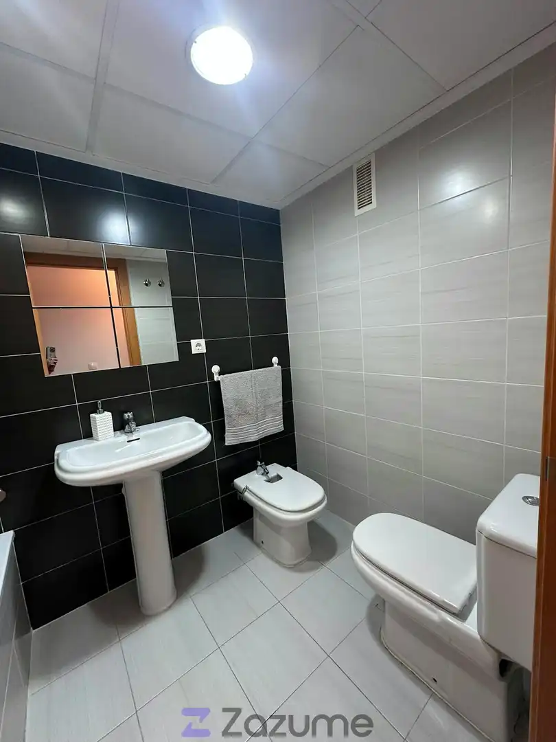 Bathroom of Flat for rent in Murcia  with Air Conditioner, Private garden and Swimming Pool