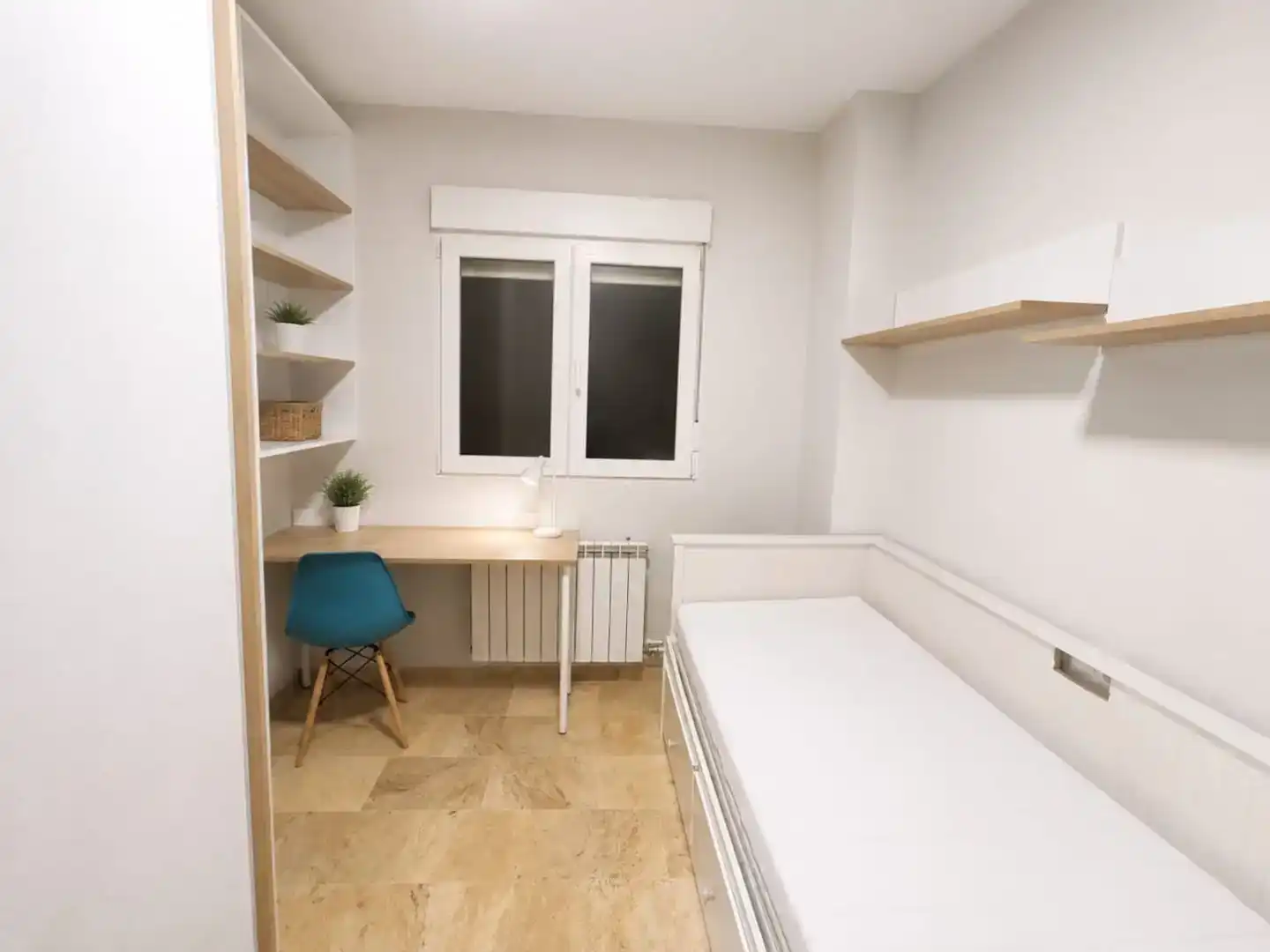 Bedroom of Flat for rent in Armilla  with Air Conditioner