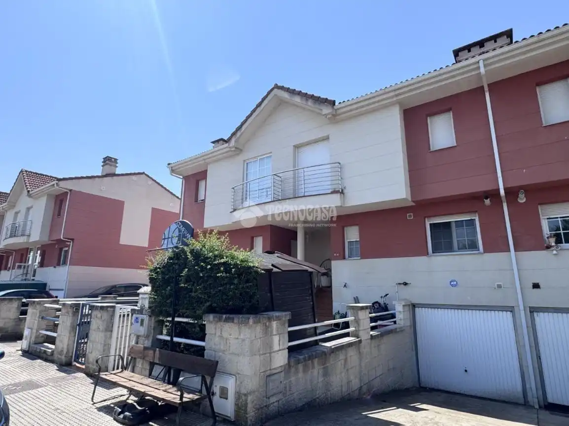 Vista exterior de Casa adosada en venta en Cuadros con Calefacción y Parquet
