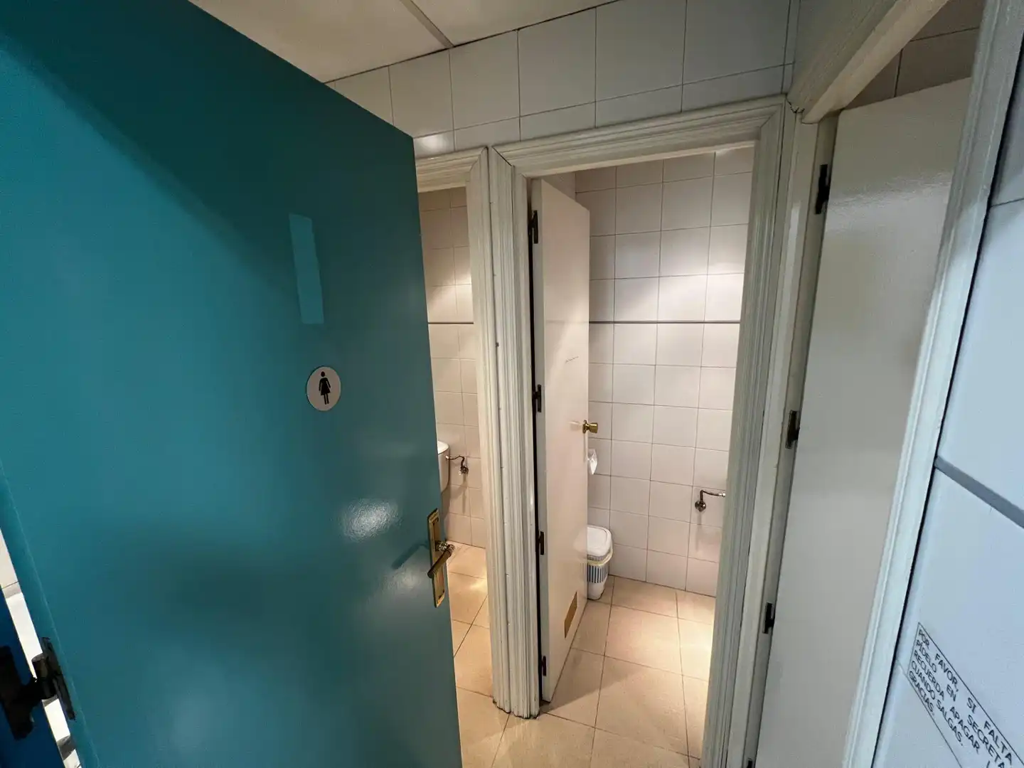 Badezimmer von Geschaftsraum zur Miete in Zaragoza mit Klimaanlage und Möbliert