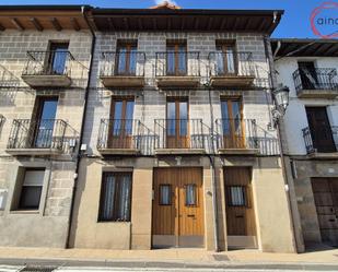 Vista exterior de Casa o xalet en venda en Huarte / Uharte amb Calefacció, Terrassa i Traster