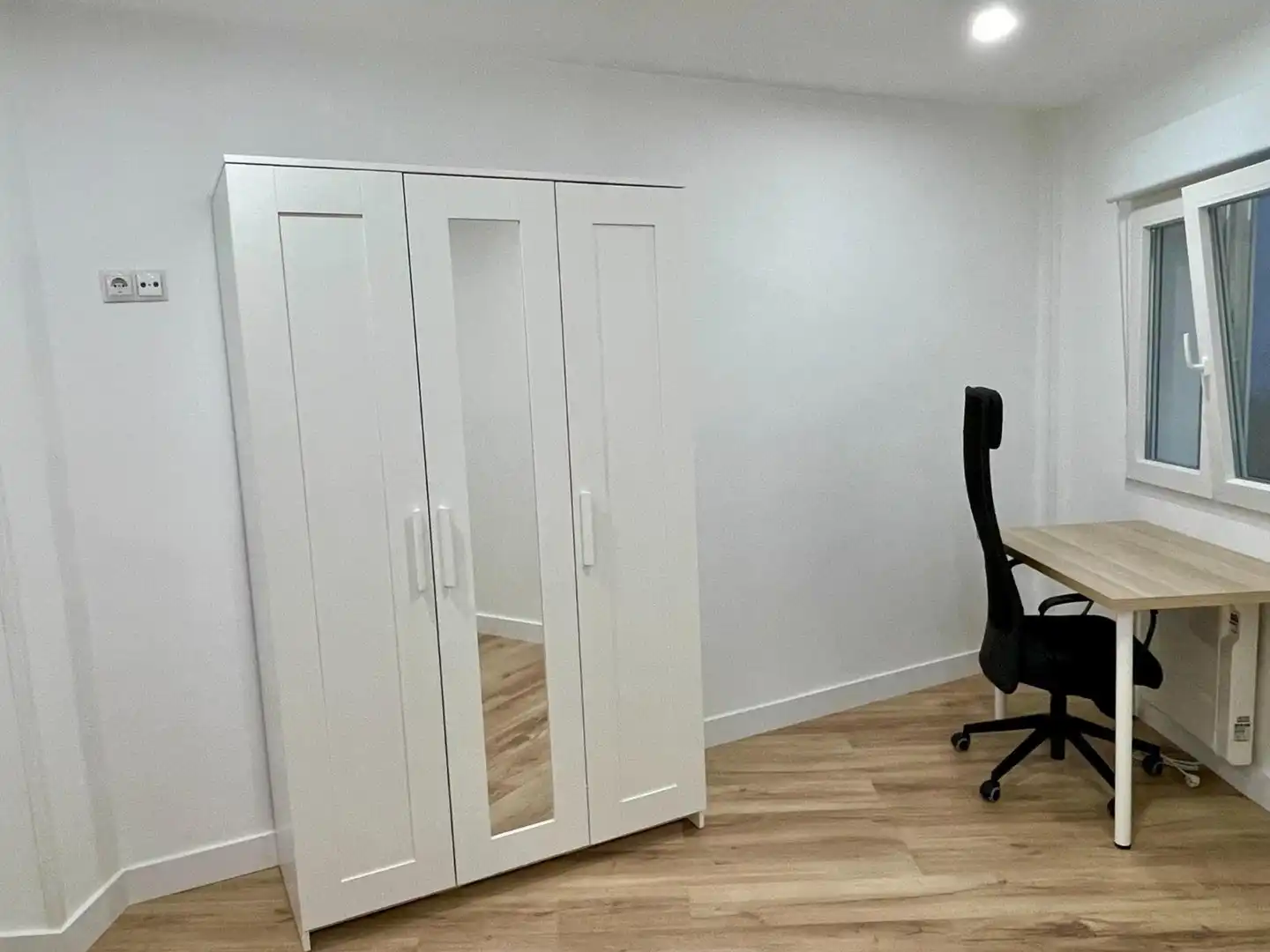 Habitación de Piso de alquiler en Oviedo  con Amueblado