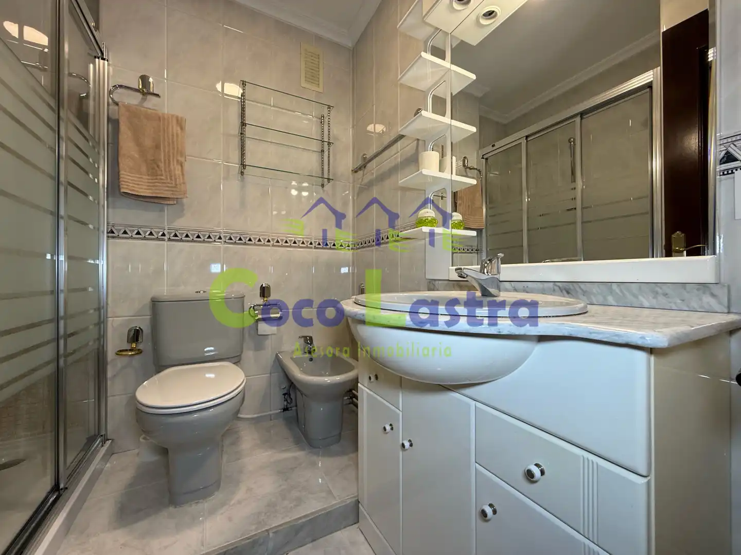 Bathroom of Flat for rent in Salamanca  with Heating, Parquet flooring and Furnished