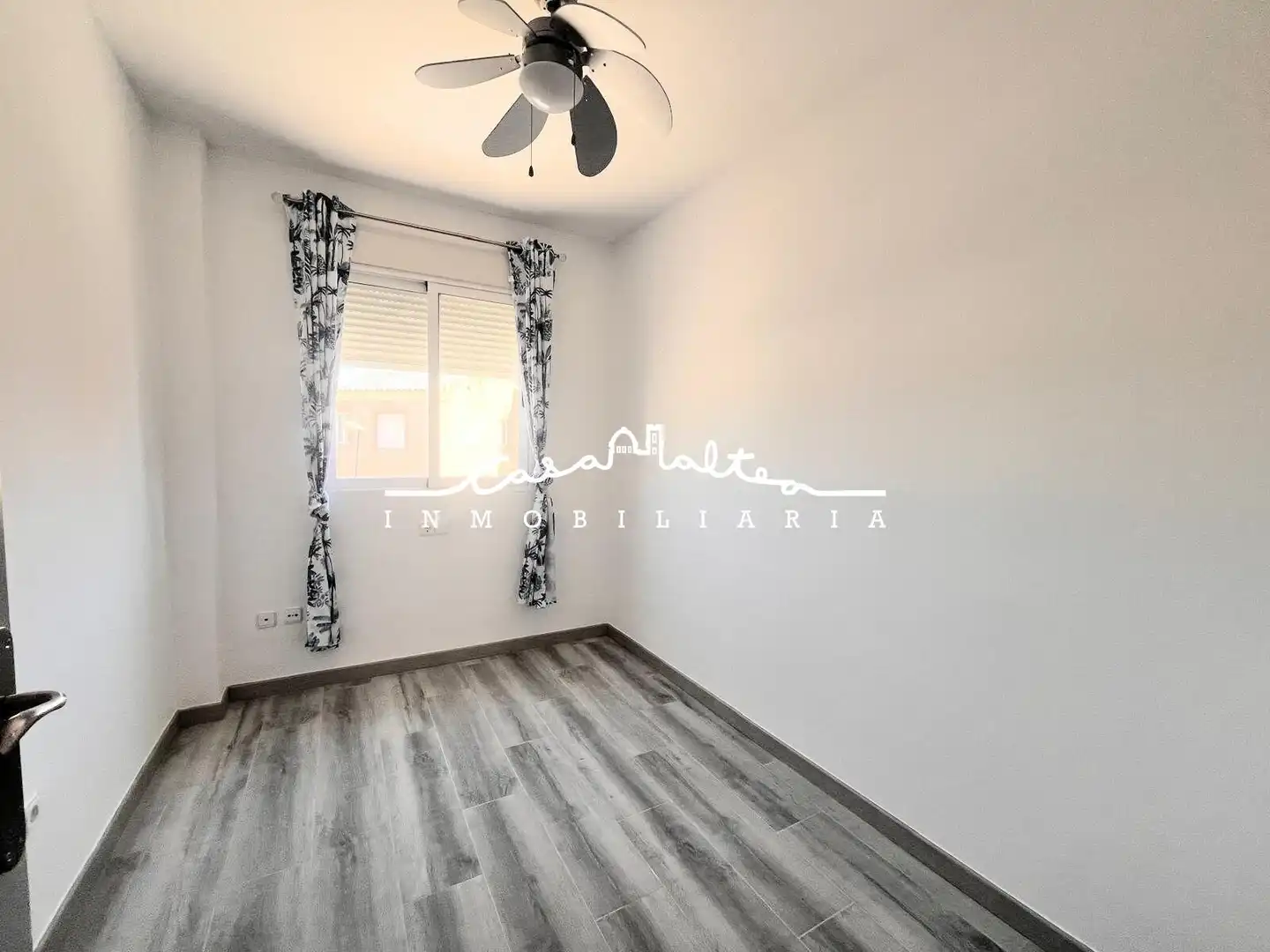 Dormitori de Apartament en venda en Benidorm amb Aire condicionat, Calefacció i Jardí privat