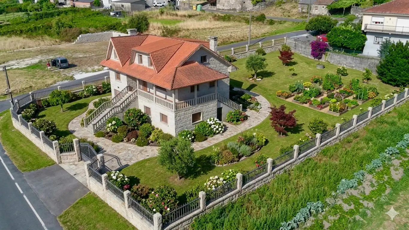 Haus oder Chalet zum Verkauf in Dodro mit Heizung, Privatgarten und Terrasse