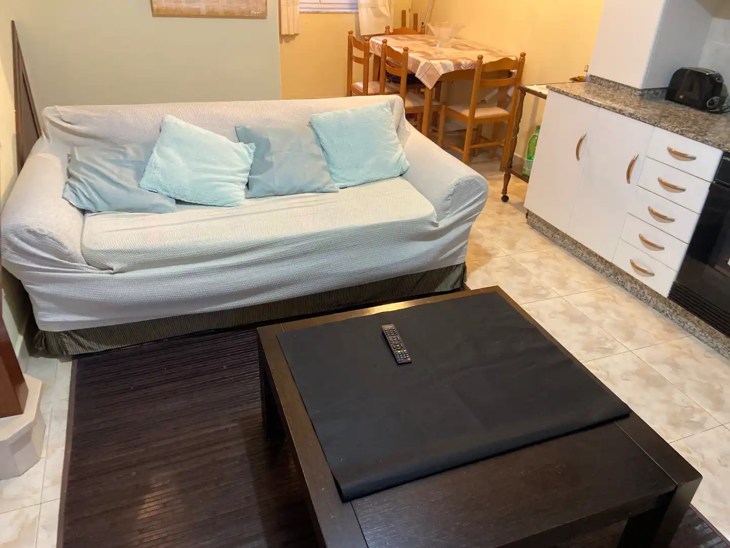 Sala d'estar de Casa o xalet en venda en A Pobra do Caramiñal amb Calefacció, Jardí privat i Parquet