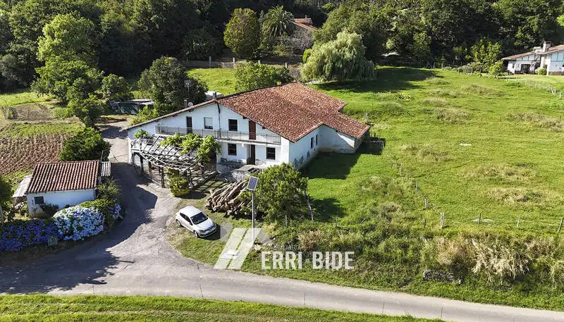 Außenansicht von Country house zum Verkauf in Maruri-Jatabe mit Privatgarten und Abstellraum