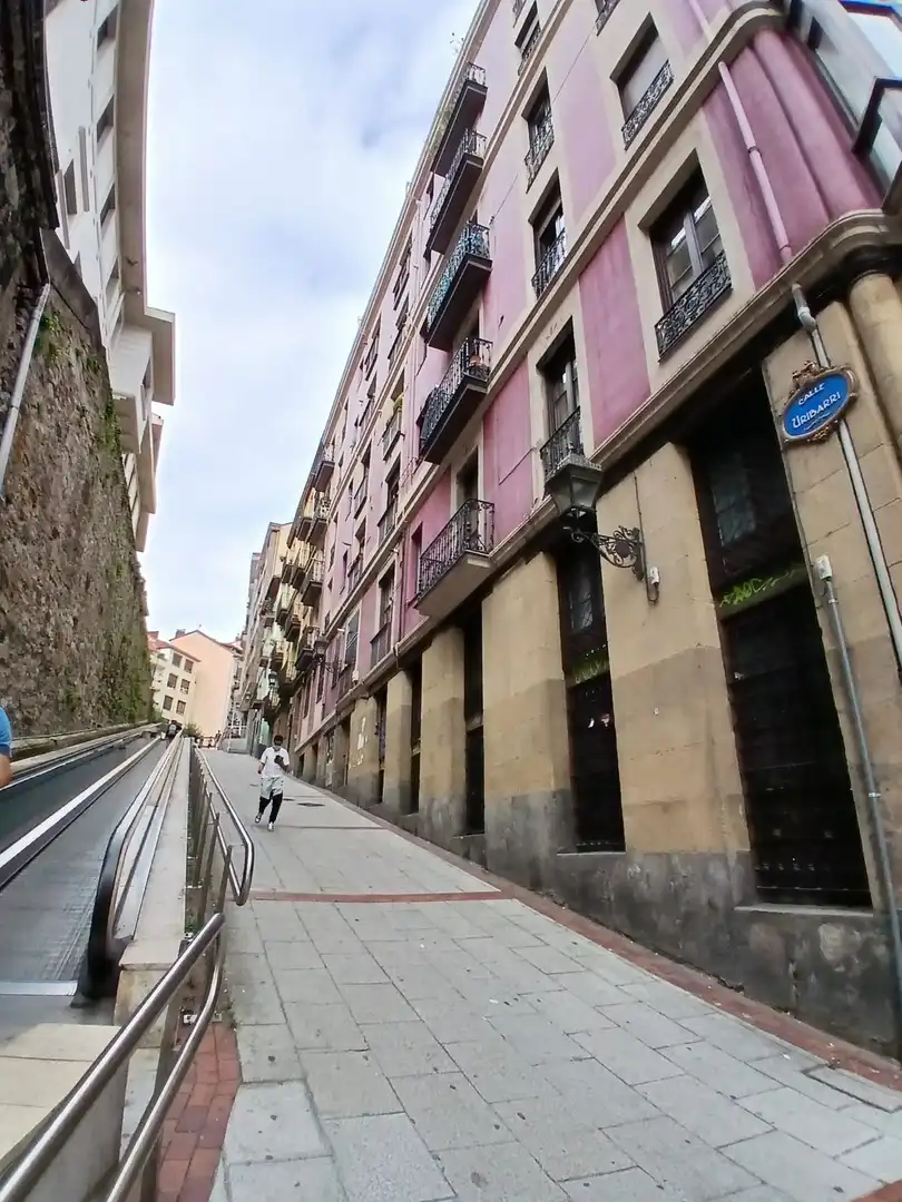 Vista exterior de Piso en venta en Uribarri