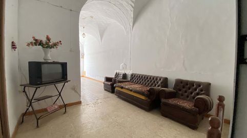 Casa en venta en el centro de Don Benito. Tiene 3 dormitorios, 1 baño, cocina, salón, patio con posibilidad de piscina, trastero,