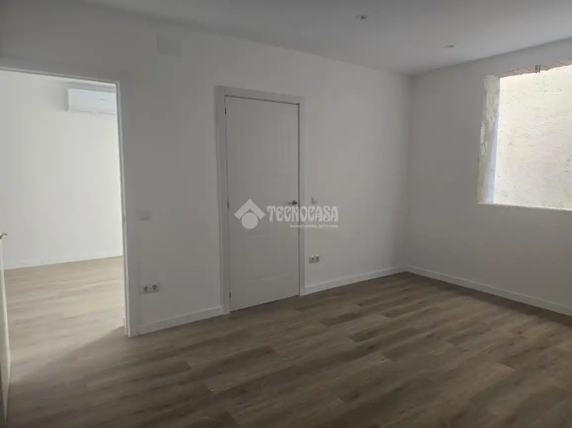 Bedroom of Flat for sale in Barcelona
