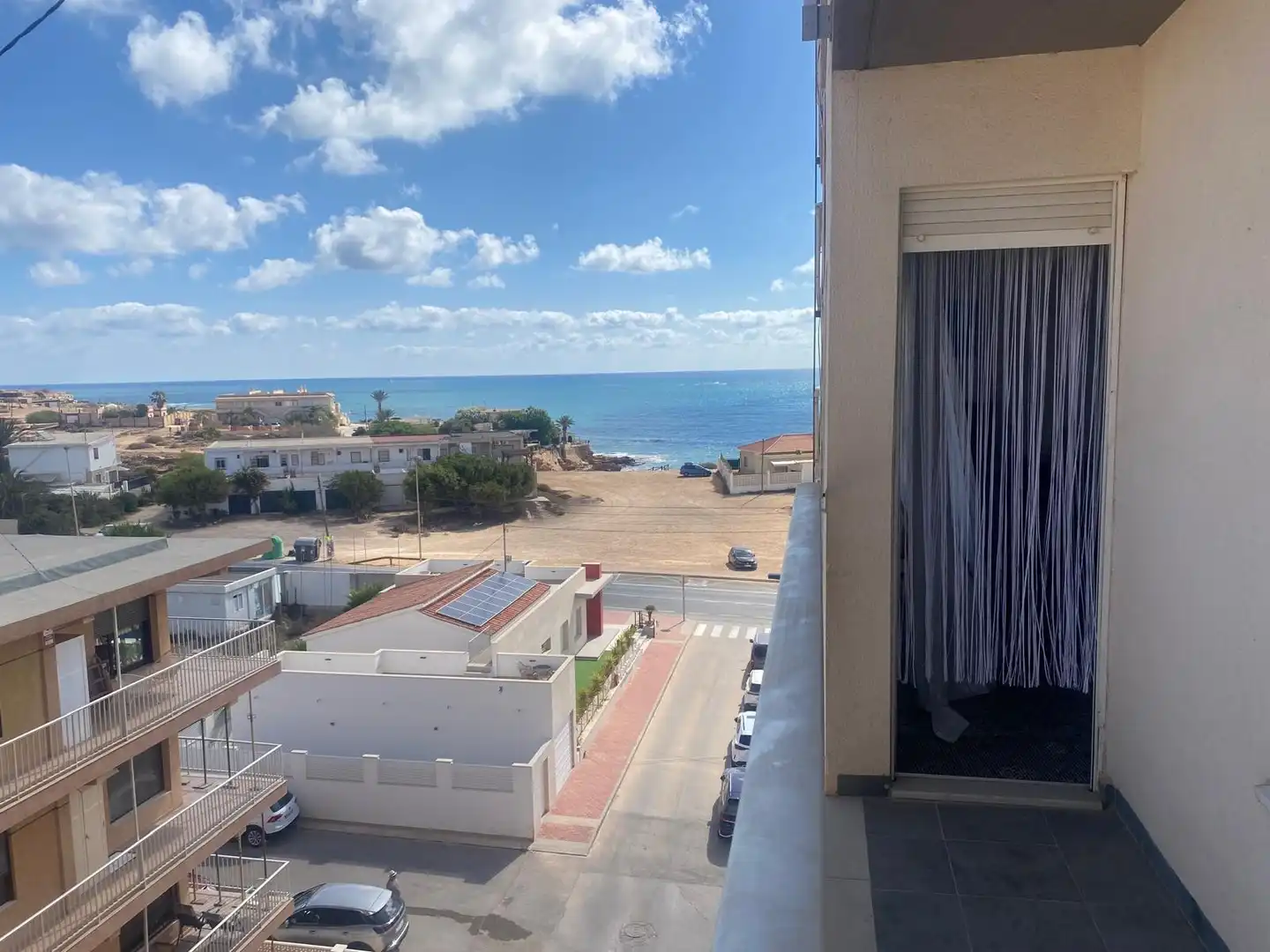 Vista exterior de Apartamento de alquiler en Torrevieja con Amueblado, Microondas y Balcón