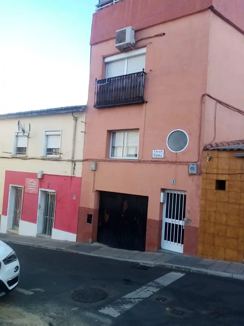 Außenansicht von Garage zum Verkauf in Cáceres