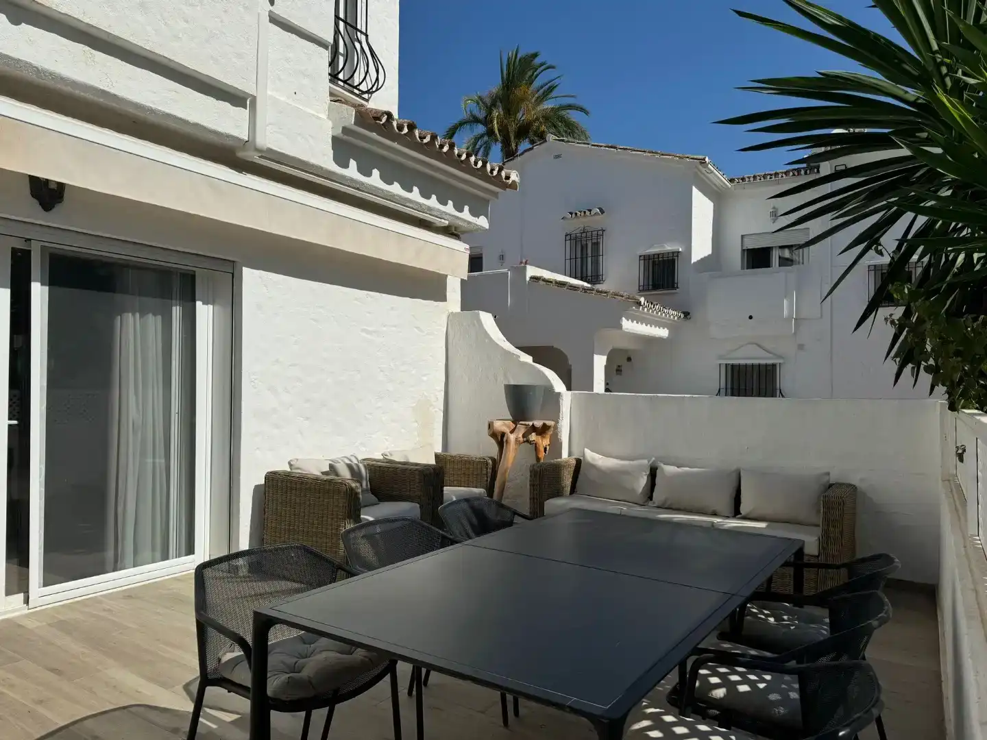 Terrasse von Wohnung zur Miete in Marbella mit Klimaanlage, Privatgarten und Parkett