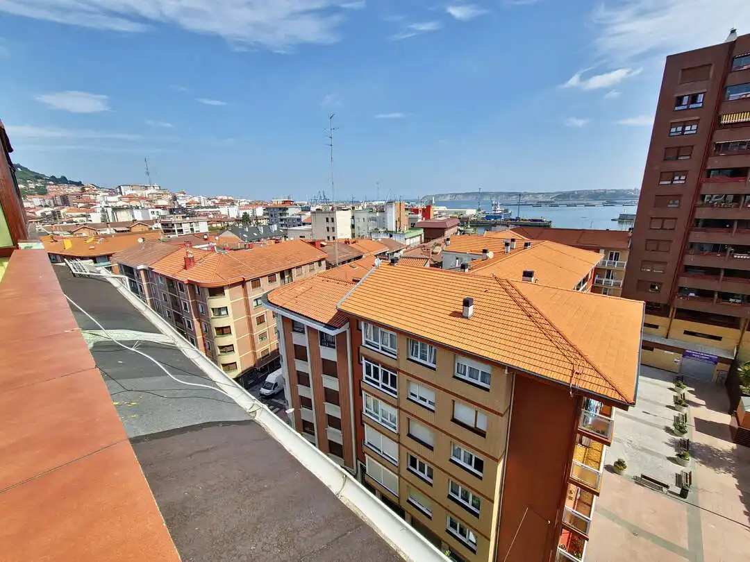 Vista exterior de Piso en venta en Santurtzi  con Calefacción y Terraza