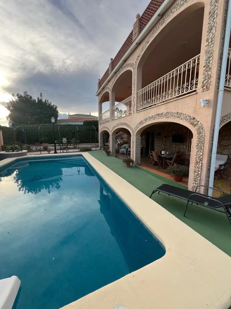 Piscina de Casa o xalet en venda en Benidorm amb Aire condicionat, Terrassa i Traster