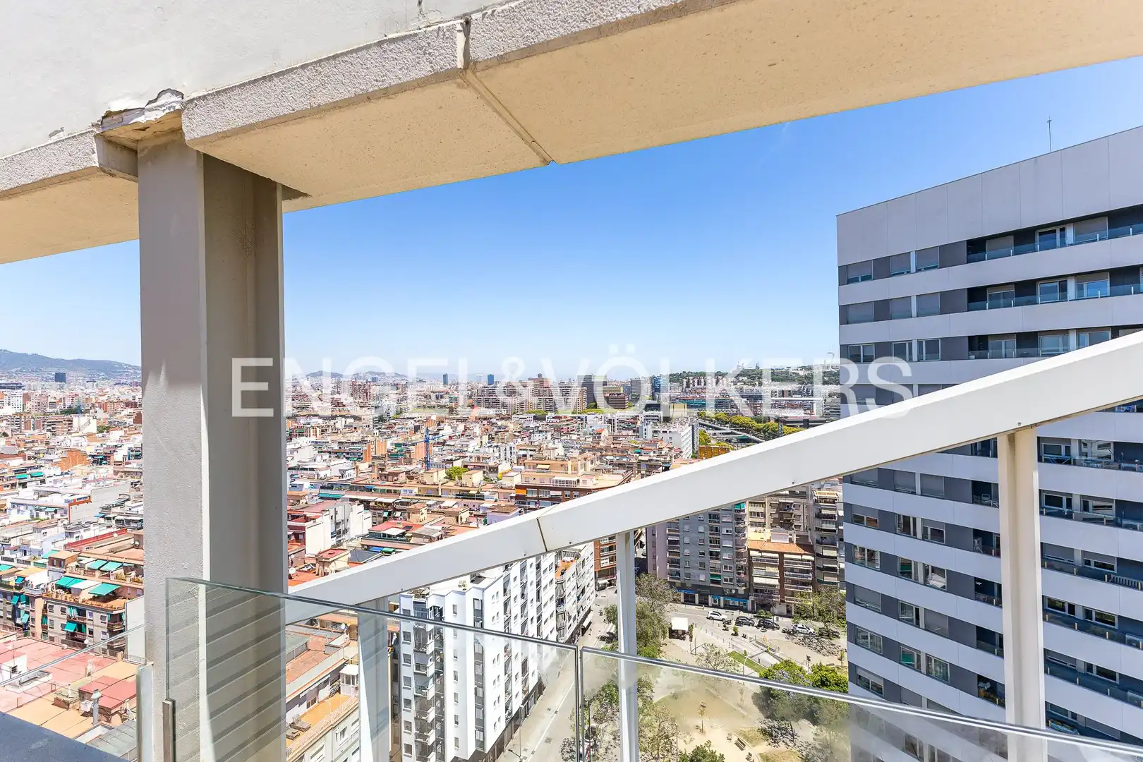 Terrace of Flat for sale in L'Hospitalet de Llobregat  with Air Conditioner, Heating and Parquet flooring