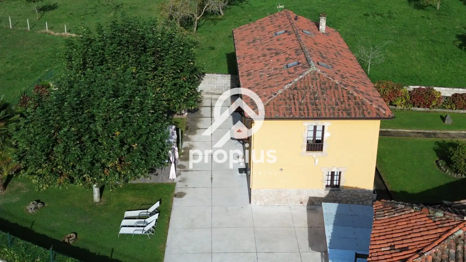 Vista exterior de Casa o chalet en venta en Parres con Calefacción, Jardín privado y Parquet