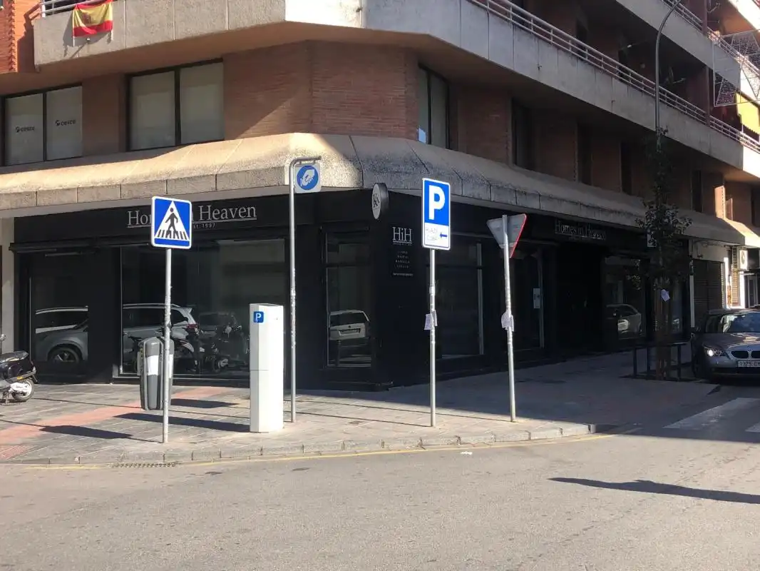 Parking of Commercial properties for sale in Sevilla  with Heating