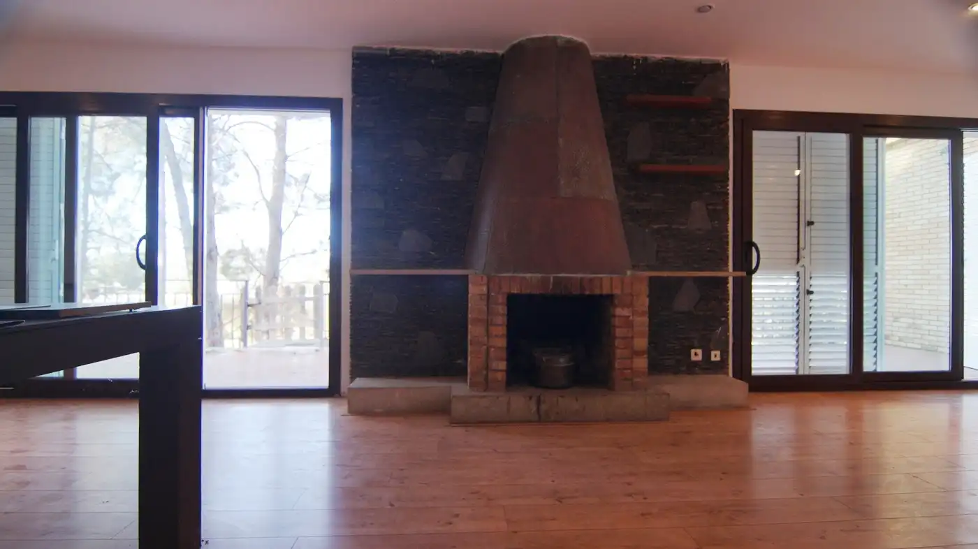 Sala d'estar de Casa o xalet en venda en El Catllar  amb Parquet, Terrassa i Piscina