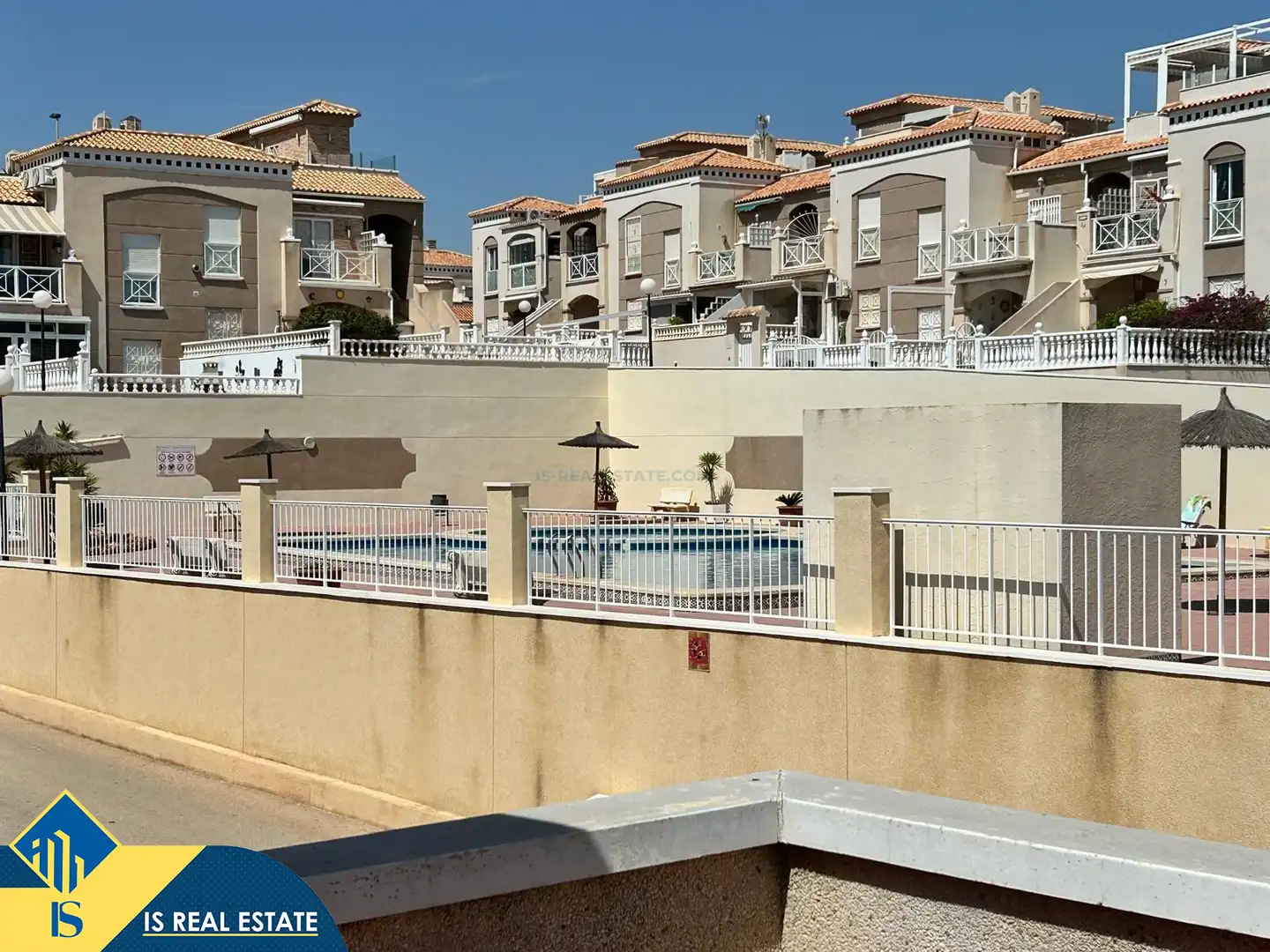 Piscina de Casa adosada de lloguer en Torrevieja amb Aire condicionat, Calefacció i Jardí privat