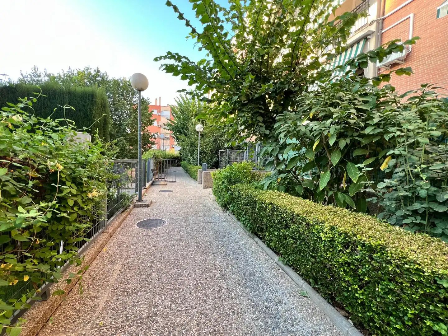 Vista exterior de Pis de lloguer en Granada amb Calefacció, Terrassa i Moblat
