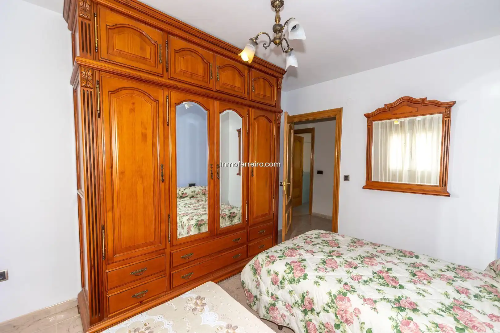 Bedroom of Houses for sale in Darro  with Storage room