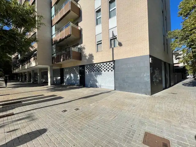Local en venda a Avinguda d'Eduard Maristany, El Besós i el Maresme