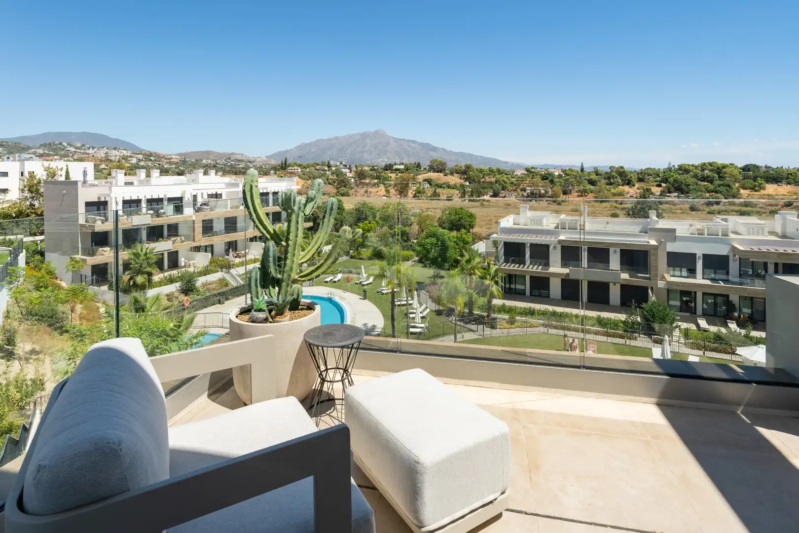 Penthouse with balcony for sale in Estepona Pueblo, imagen 7