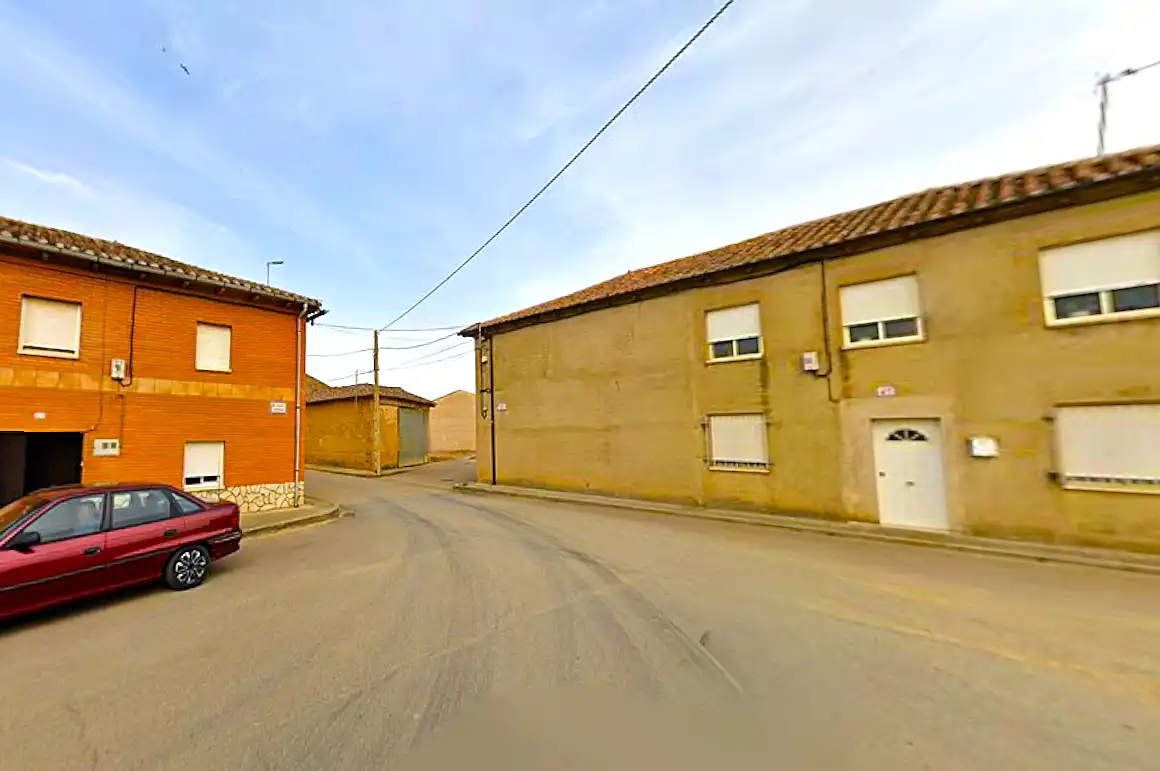 Vista exterior de Casa adosada en venta en Corbillos de los Oteros