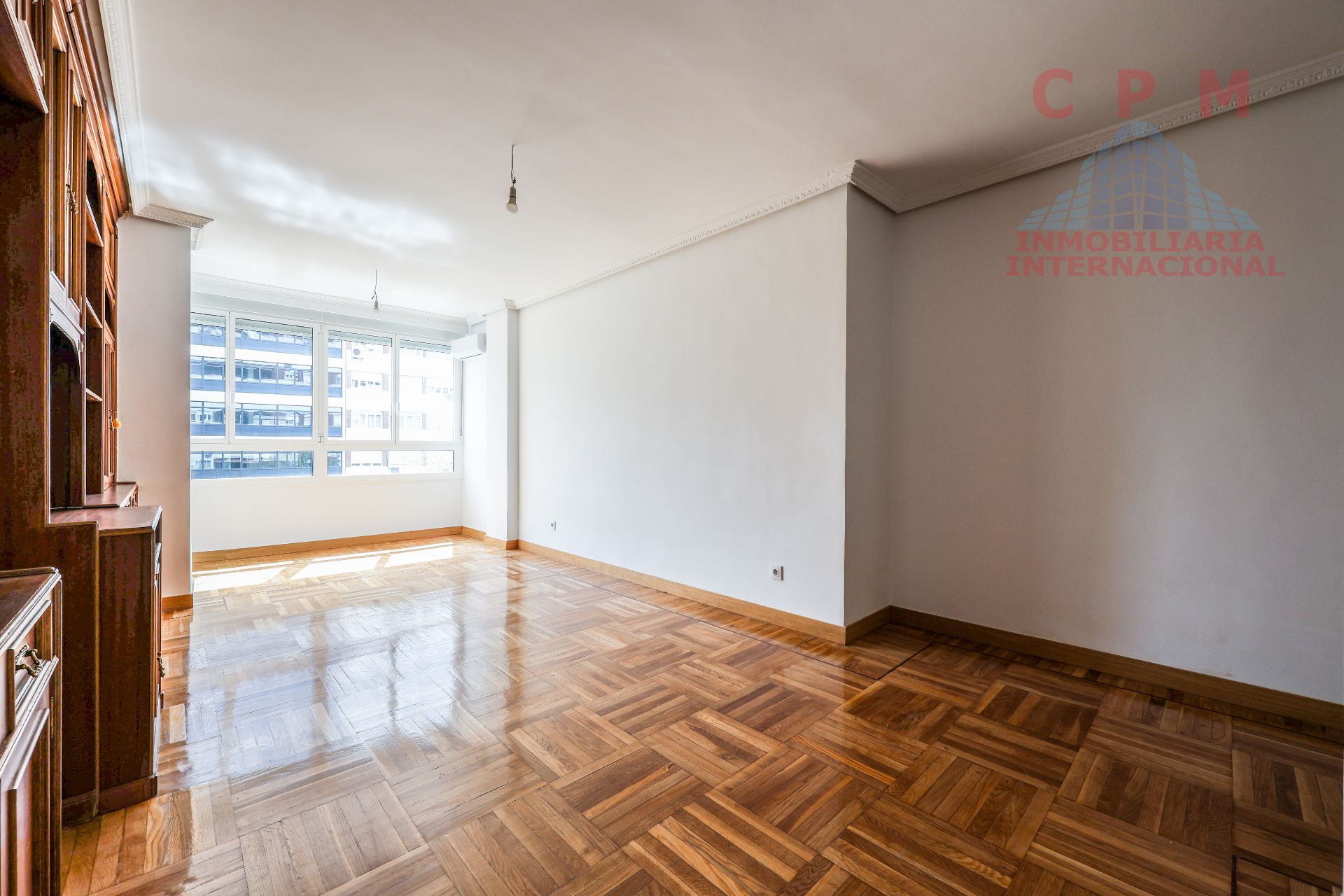 Living room of Flat to rent in  Madrid Capital  with Air Conditioner, Heating and Parquet flooring