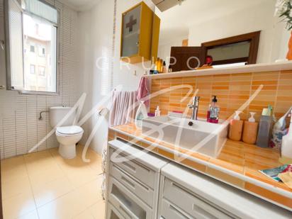 Bathroom of Flat for sale in Barakaldo 