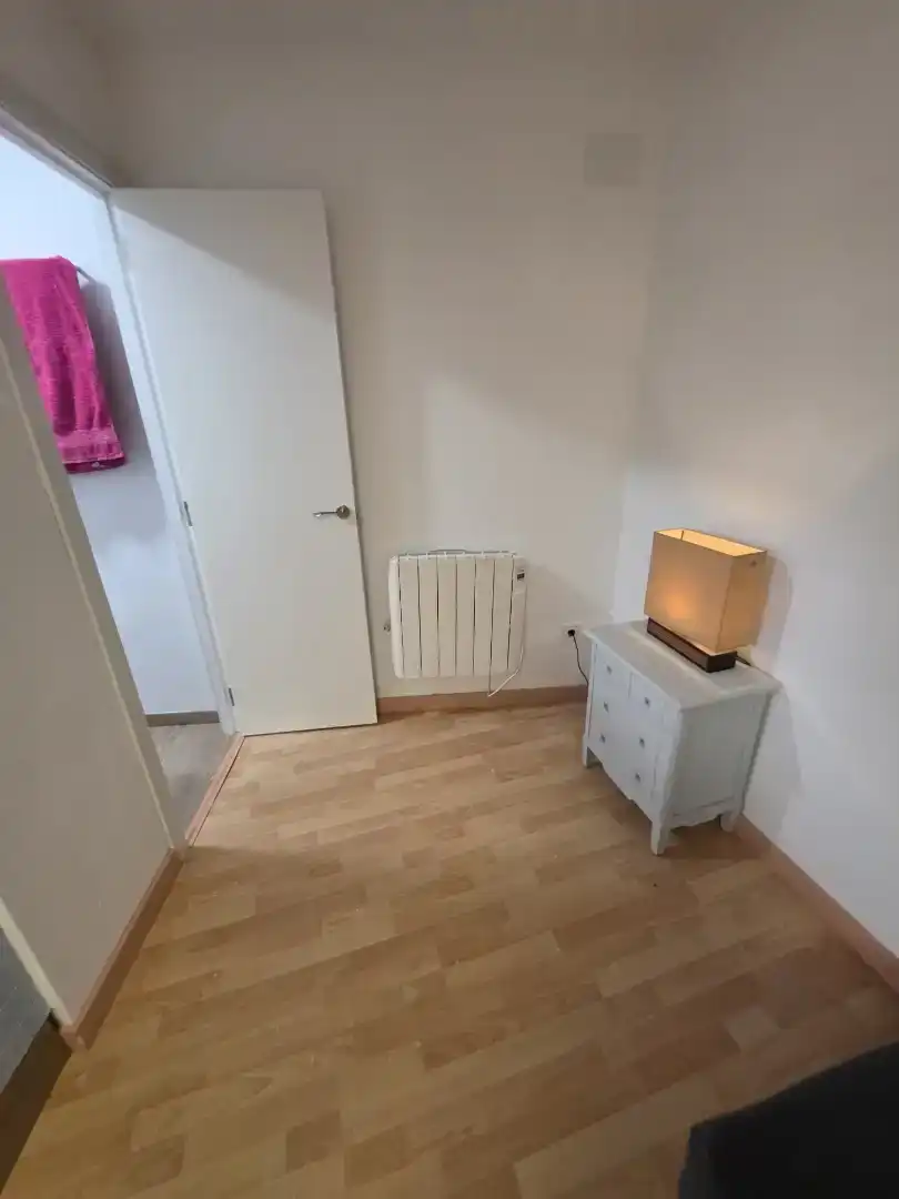 Schlafzimmer von Wohnung zur Miete in Rubielos de Mora mit Parkett, Abstellraum und Waschmaschine