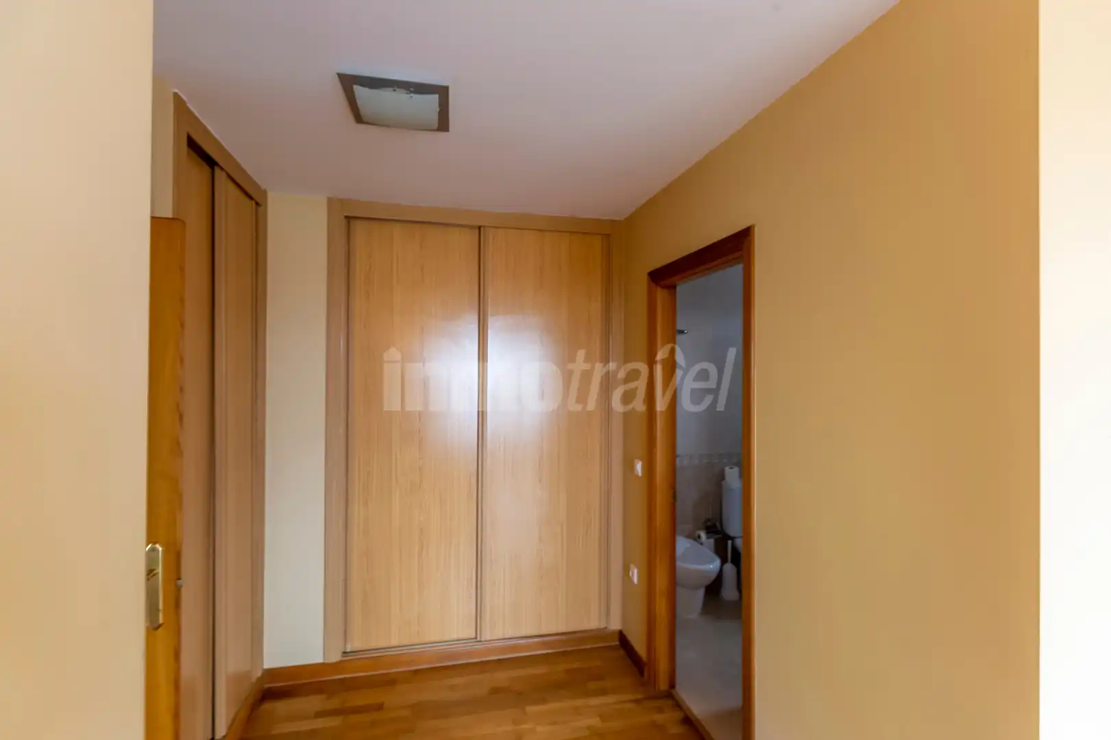 Schlafzimmer von Haus oder Chalet zum Verkauf in Sanxenxo mit Heizung, Privatgarten und Parkett