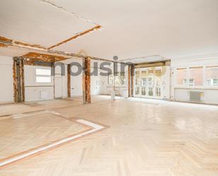 Sala d'estar de Pis en venda en  Madrid Capital amb Aire condicionat, Calefacció i Terrassa
