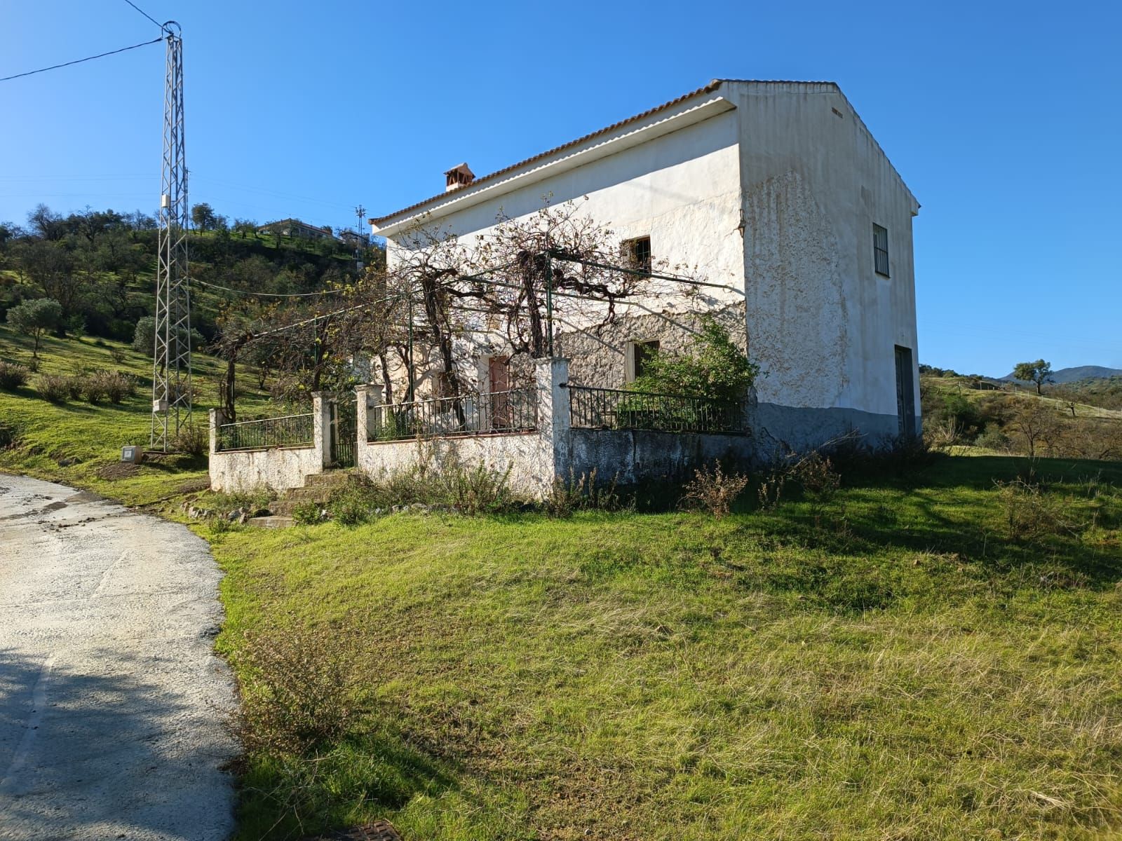 Jardí de Casa o xalet en venda en Guaro amb Terrassa, Traster i Moblat