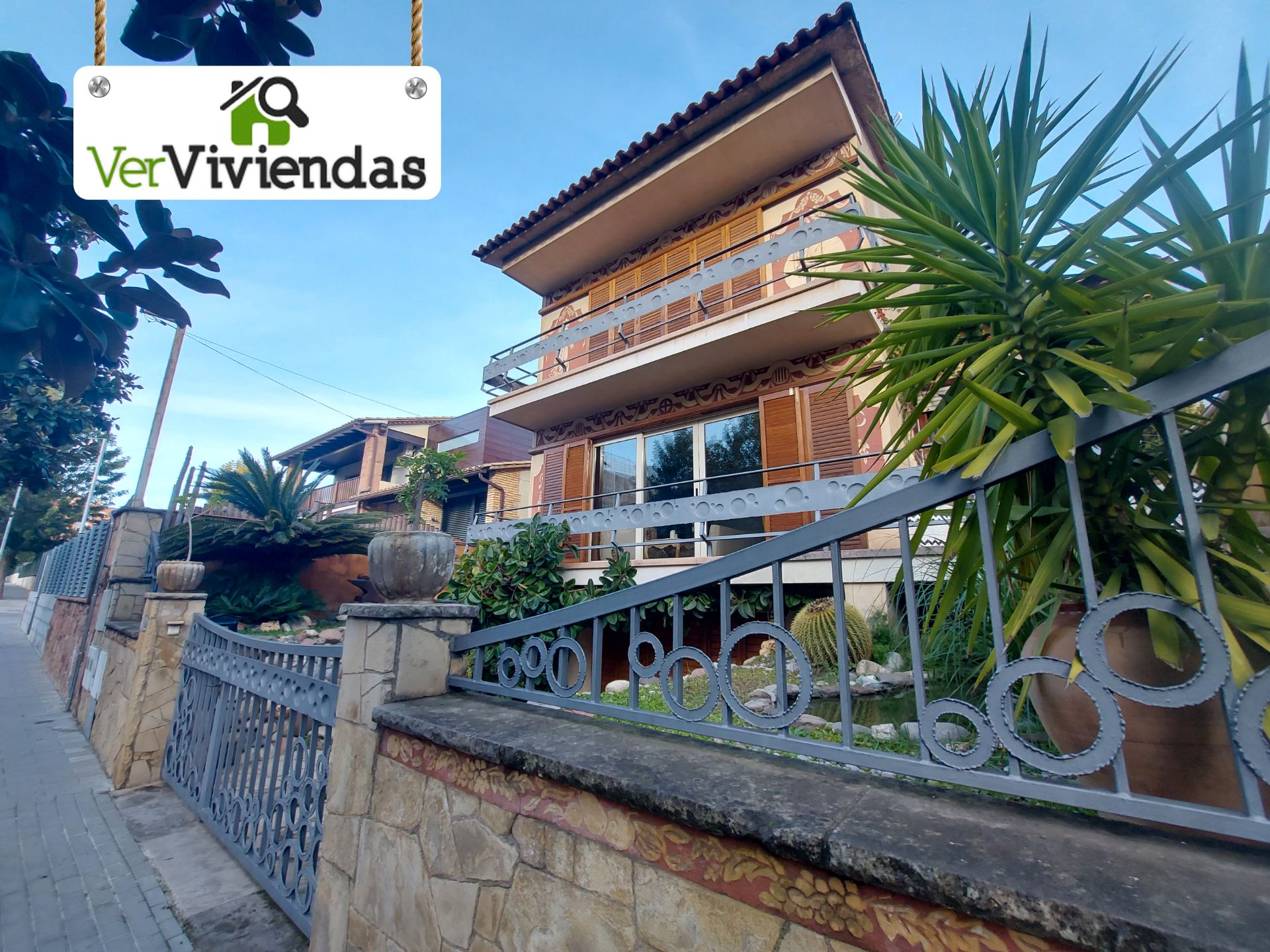 Vista exterior de Casa o xalet en venda en Martorell amb Calefacció, Jardí privat i Terrassa