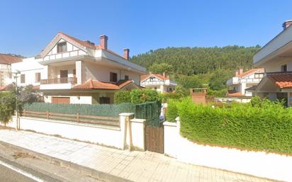 Vista exterior de Casa adosada en venda en Guriezo amb Calefacció, Jardí privat i Terrassa