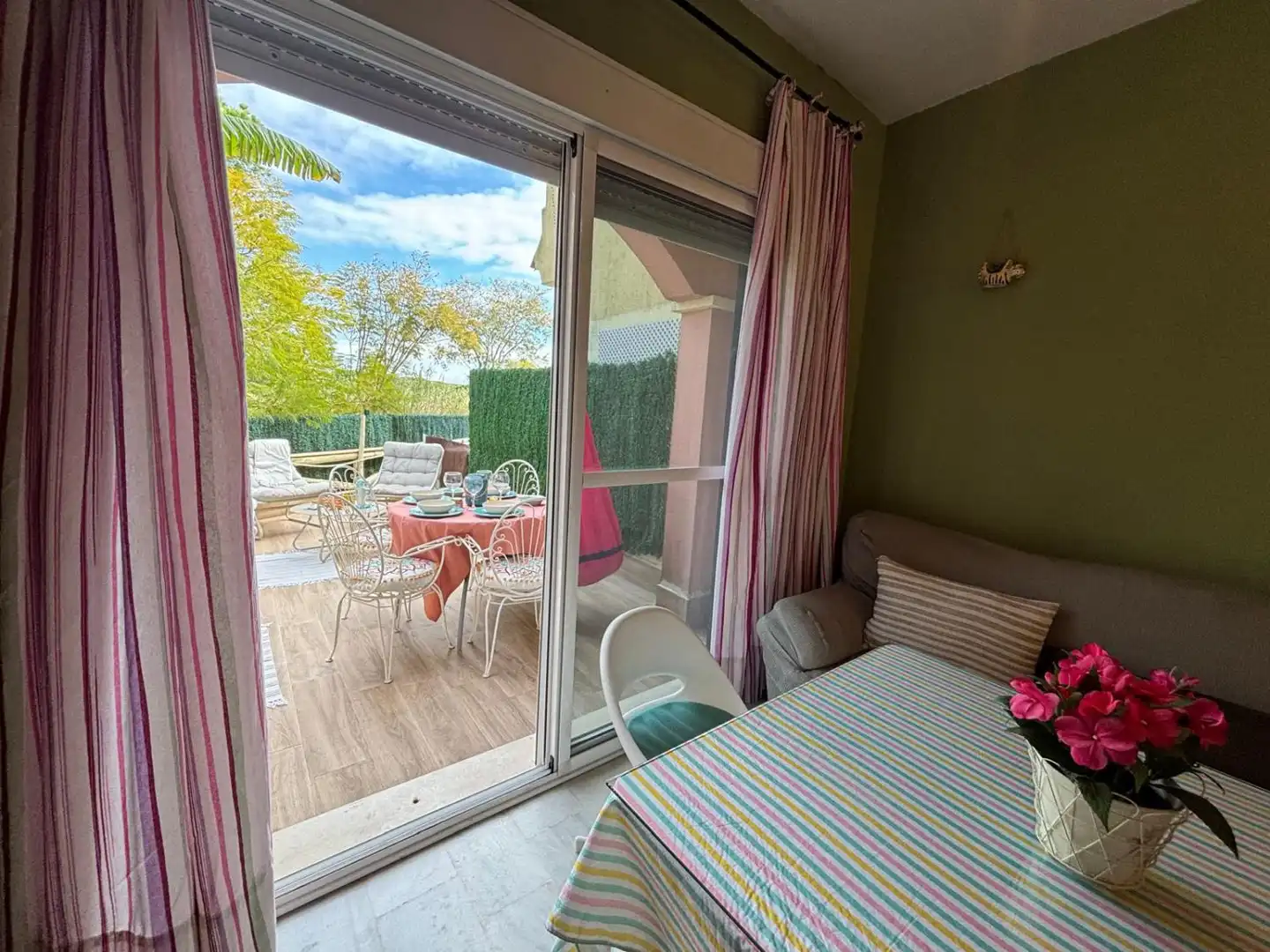 Habitación de Casa adosada en venta en Islantilla con Terraza, Trastero y Piscina comunitaria