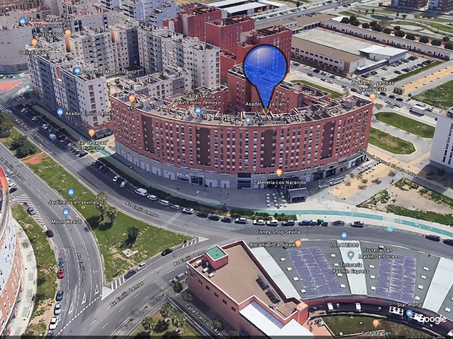 Exterior view of Garage for rent in Sevilla