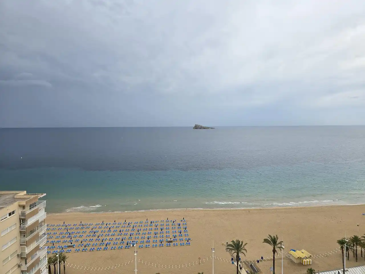 Vista exterior de Pis en venda en Benidorm amb Aire condicionat, Terrassa i Piscina