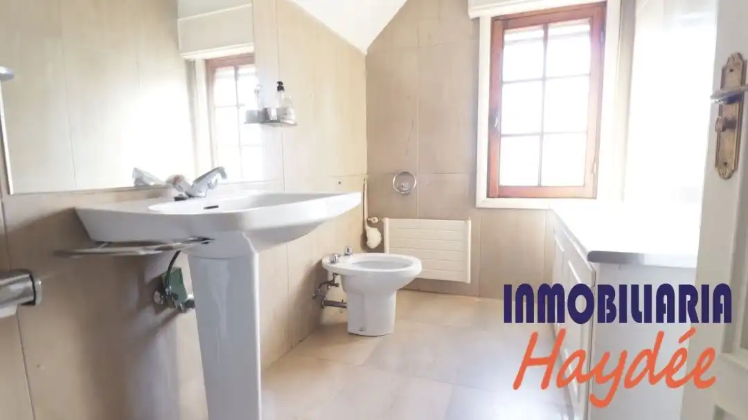 Badezimmer von Maisonette zum Verkauf in Leioa mit Heizung, Privatgarten und Terrasse