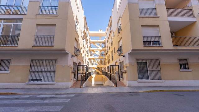 Piso en Venta en Avenida Reina Sofia  Bloque en Formentera del Segura