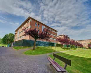 Vista exterior de Pis en venda en  Pamplona / Iruña amb Calefacció, Jardí privat i Parquet