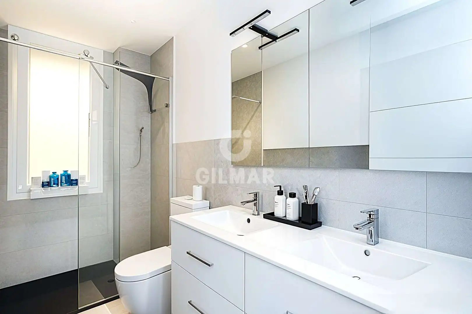 Bathroom of Flat for sale in Madrid  with Heating