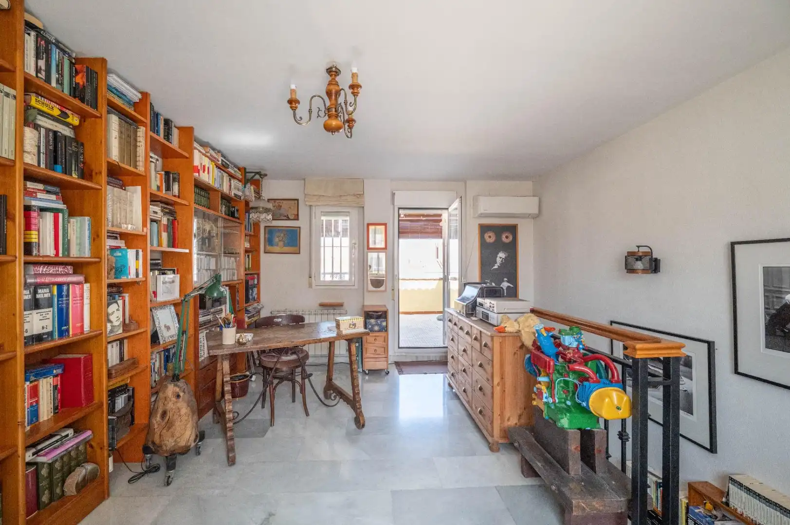 Wohnzimmer von Einfamilien-Reihenhaus zum Verkauf in Granada mit Klimaanlage
