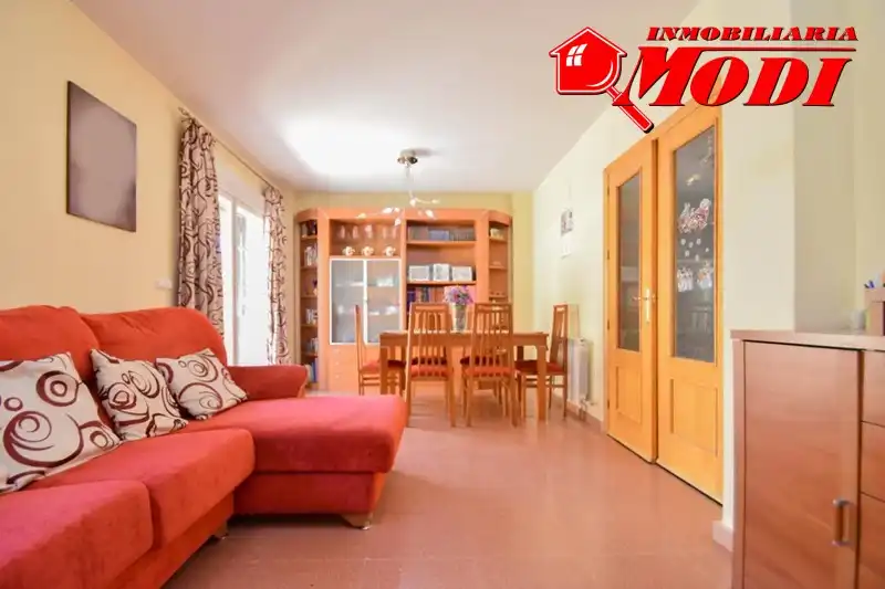 Vista exterior de Casa adosada en venta en Alhendín con Calefacción, Jardín privado y Terraza
