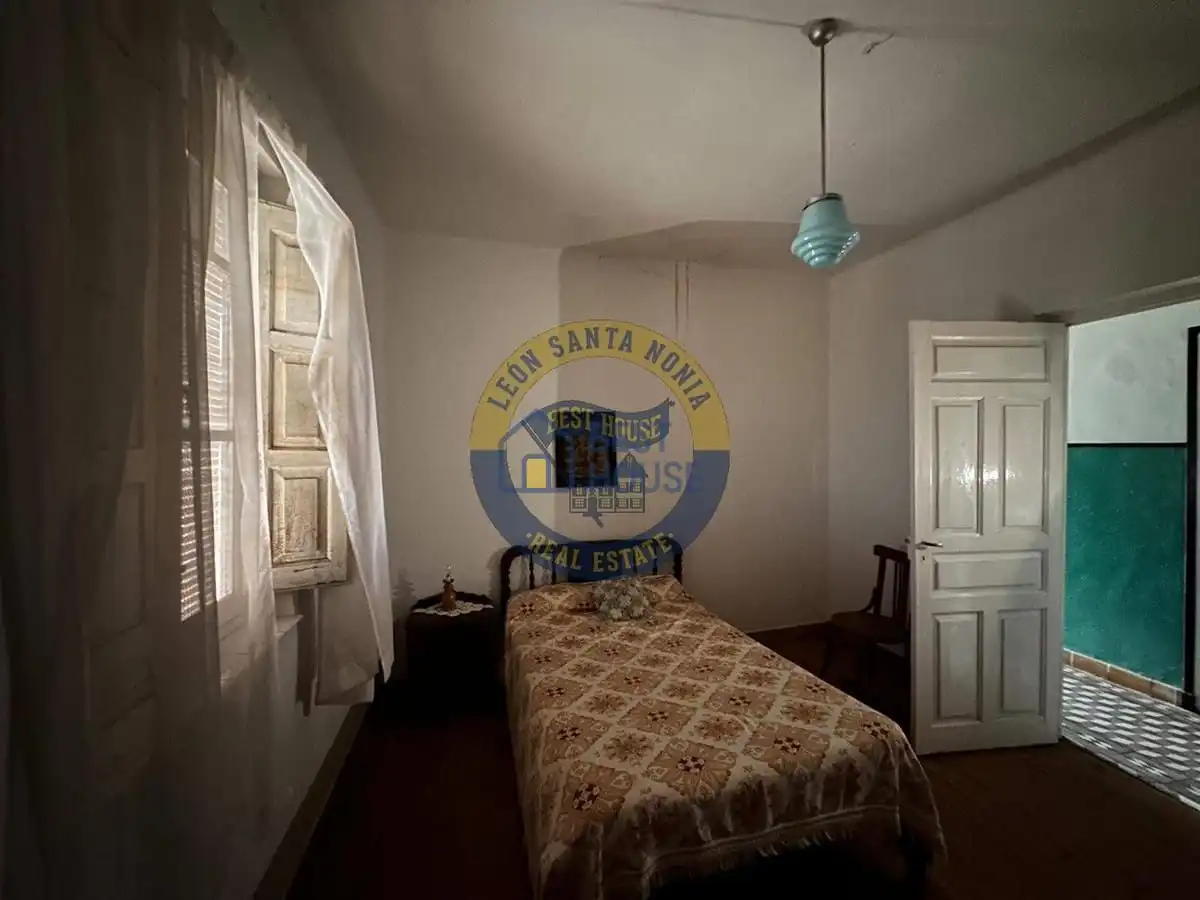 Habitación de Casa o chalet en venta en León Capital  con Jardín privado