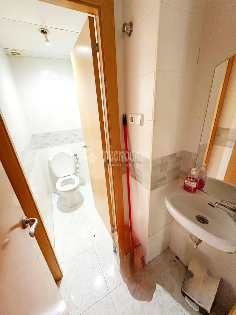 Bathroom of Commercial properties for sale in Sant Adrià de Besòs