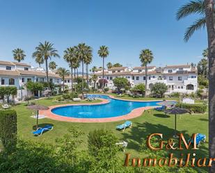 Jardí de Casa adosada en venda en Estepona amb Parquet, Terrassa i Traster